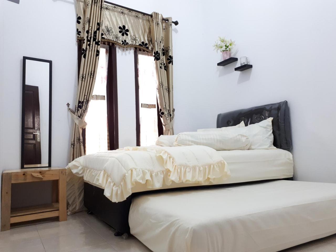 Villa Fifari - 5 Kamar Tidur, 3 Kamar Mandi Бату Екстер'єр фото